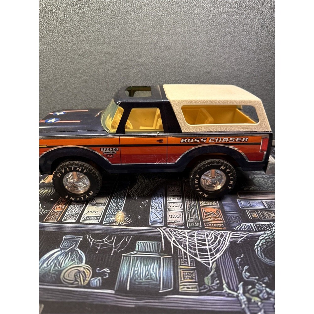 Vintage Nylint Ford Bronco XLT  Pressed Steel USA Rare White Cap